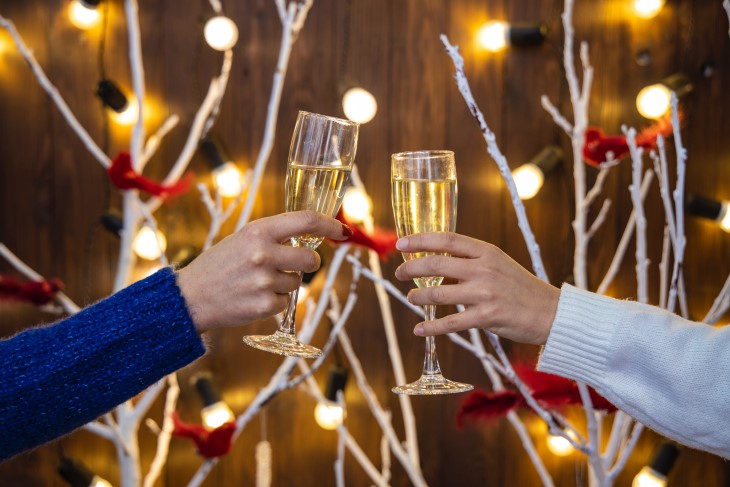 Two people cheers with champagne flutes