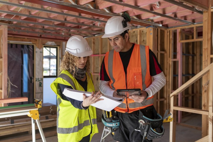 male and female construction workers 