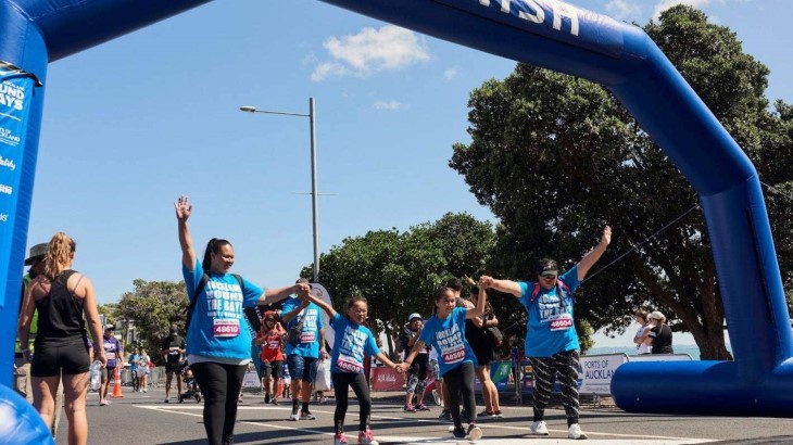 Round The Bays runners pass under the inflatable start/finish line