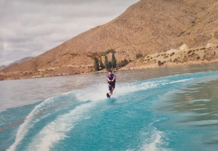 Craig Harrington waterskiing on his artificial leg.