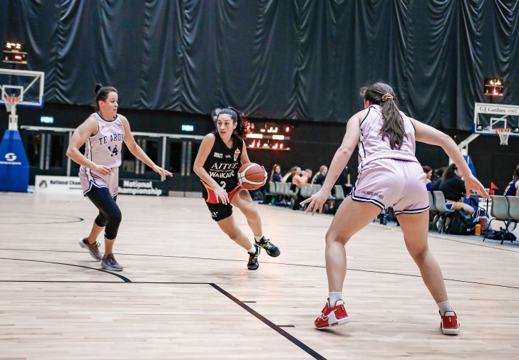 riva pitman 1 Riva Pitman dribbling the ball between two opponents.