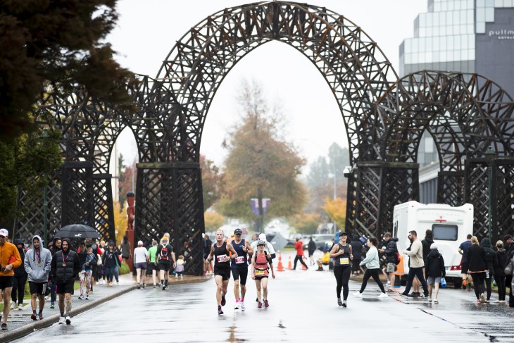 Several competitors running towards the camera at the Rotorua Marathon. 